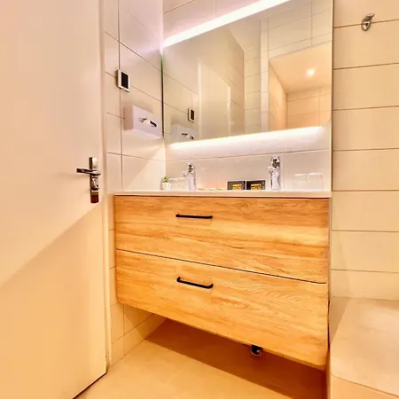 Aparthotel Liberation Center - Private Balcony - 24&7 Reception - Luggage Storage Nice